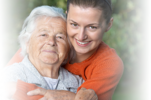 Seniorin mit Engelin